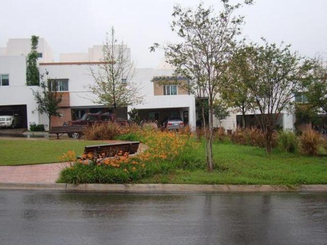 Casa En Condominio en venta en Del Valle, San Pedro Garza García