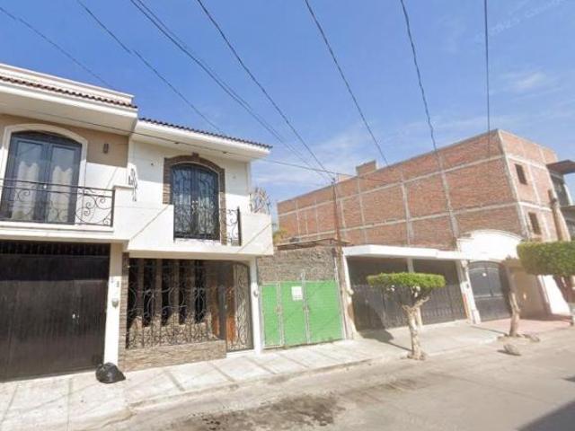 VENTA DE CASA EN LA COLONIA MARCOS CASTELLANOS EN SAHUAYO MICHOACÁN