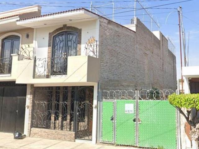 VENTA DE CASA EN LA COLONIA MARCOS CASTELLANOS EN SAHUAYO MICHOACÁN