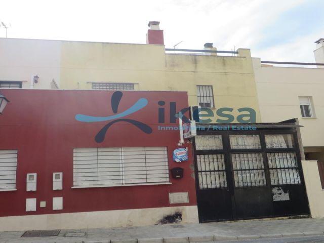 Casa en venta en La Puebla Del Río, Andalucía