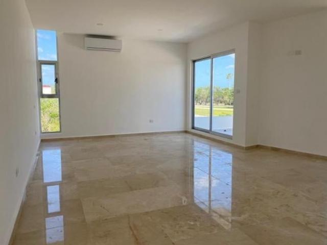 VENTA DE CASA EN LUJOSO RESIDENCIAL CON CAMPO DE GOLF EN CAN