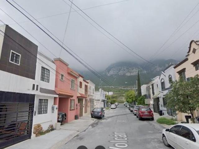 Venta de casa en Nuevo León, Col. Lomas Altas Sector 3