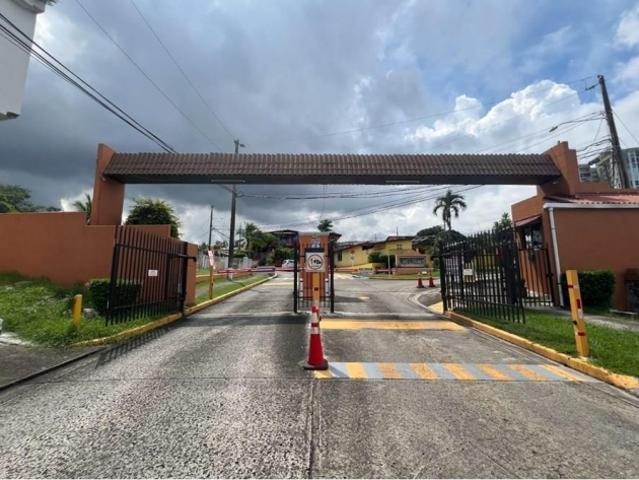Venta de casa en Residencial Las Lomas, Villa Lucre