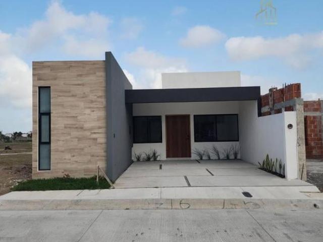 Venta de Casa en Residencial Punto Lomas