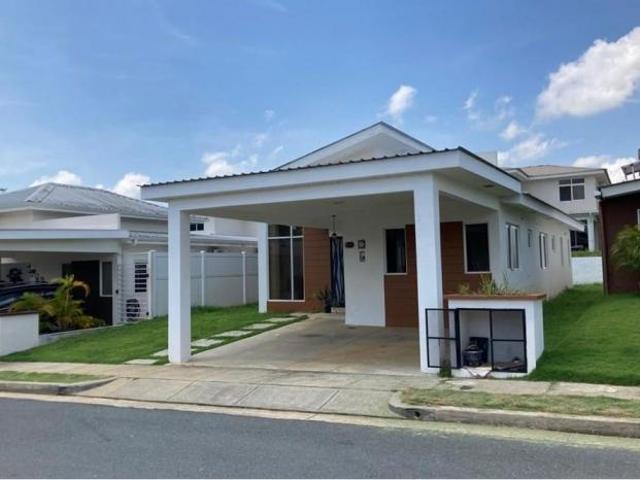 Venta de casa en senderos costa verde, la chorrera