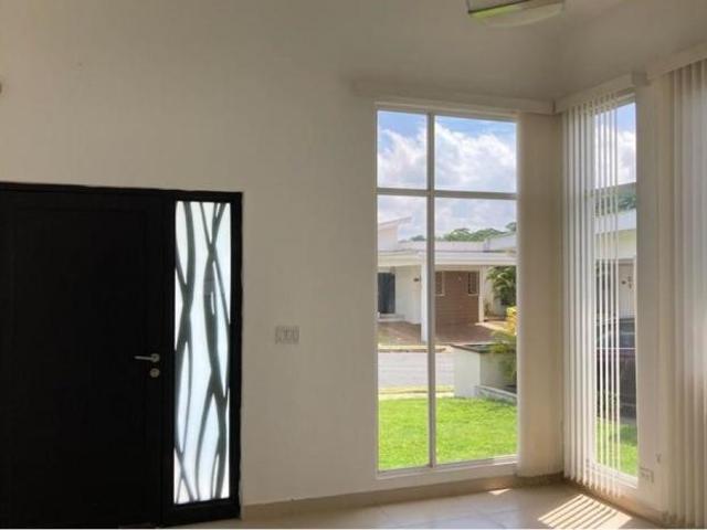 Venta de casa en senderos costa verde, la chorrera
