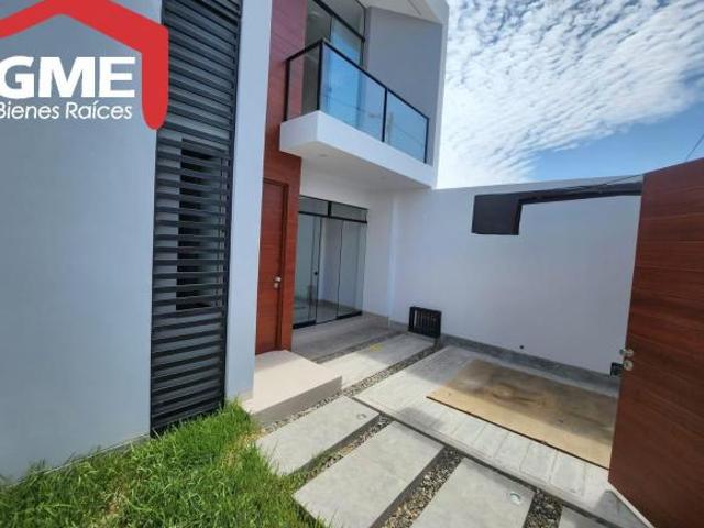 VENTA DE CASA MODERNA DE ESTRENO EN CASTILLA PIURA 3 DORM
