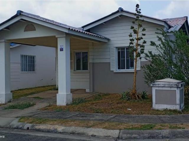 Venta de casa reposeída en arraiján, vista alegre