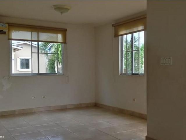 Venta de casa reposeída en arraiján, vista alegre