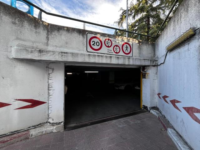 Garaje en venta en Ciudad Lineal, Madrid