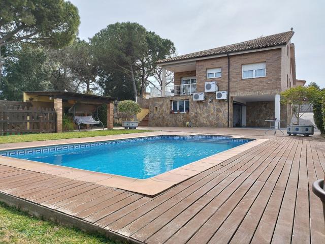 Casa en venta en Riudellots De La Selva