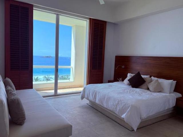 Venta de exclusivo departamento frente al mar en Playa Ixtapa