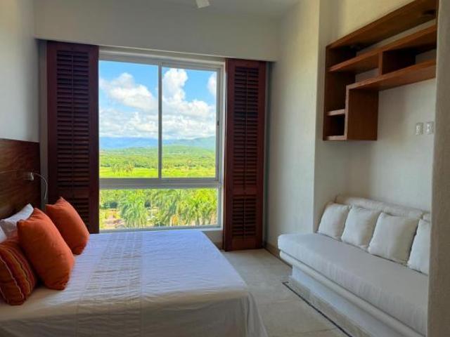 Venta de exclusivo departamento frente al mar en Playa Ixtapa