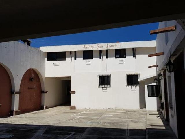 VENTA DE FINCA PARA REMODELAR EN CENTRO DE SJR QRO EN AV PRINCIPAL GRAN TERRENO