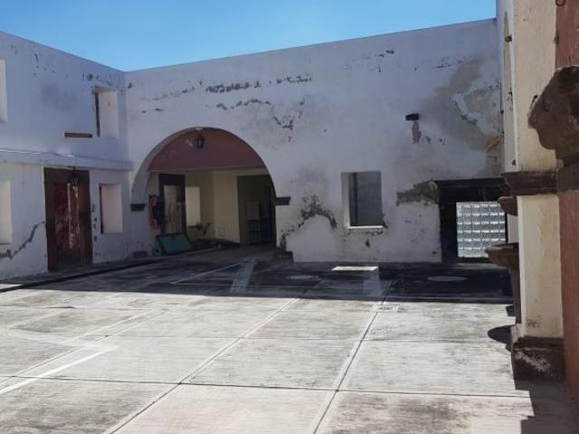 VENTA DE FINCA PARA REMODELAR EN CENTRO DE SJR QRO EN AV PRINCIPAL GRAN TERRENO