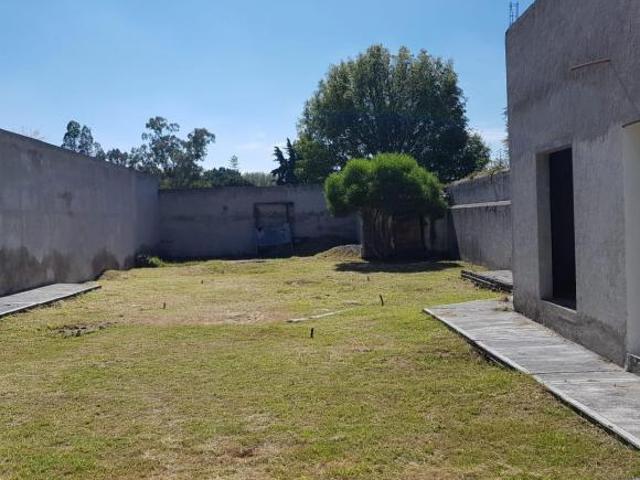 VENTA DE FINCA PARA REMODELAR EN CENTRO DE SJR QRO EN AV PRINCIPAL GRAN TERRENO