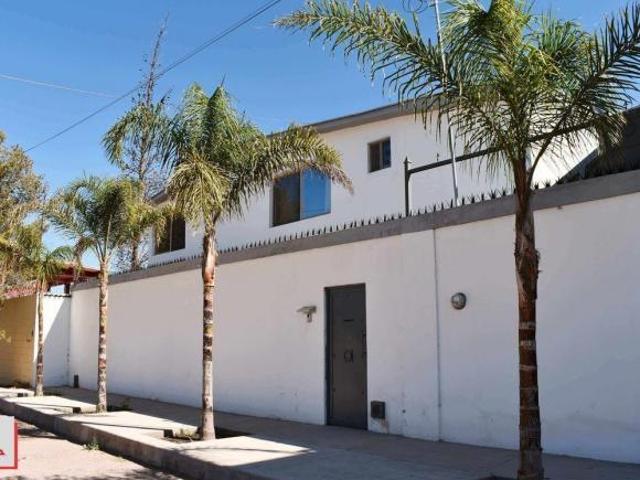 VENTA DE GRANJA CON 3 RECAMARAS, BODEGA Y DEPARTAMENTOS EN COLONIA AEROPUERTO