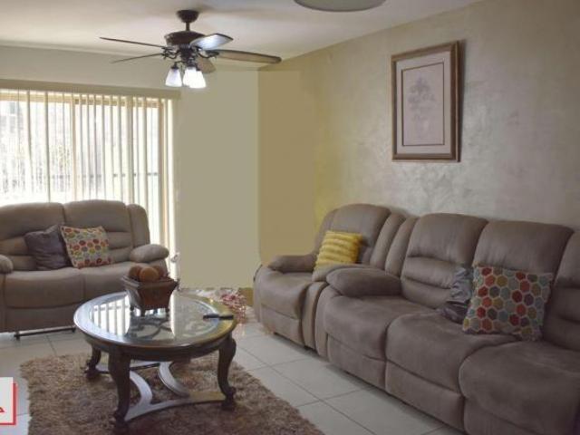 VENTA DE GRANJA CON 3 RECAMARAS, BODEGA Y DEPARTAMENTOS EN COLONIA AEROPUERTO