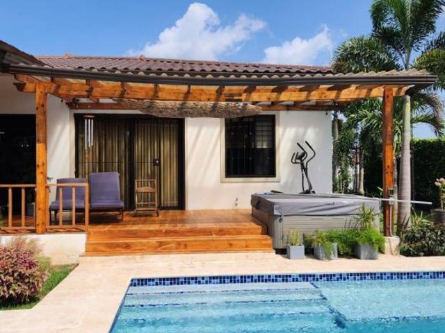 VENTA DE HERMOSA CASA CON PISCINA EN PENONOME