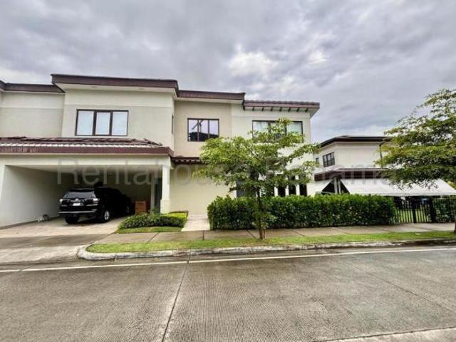 Venta de hermosa casa de 331m² en Santa María 26 6009