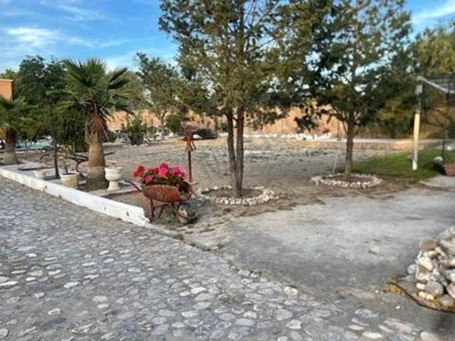 VENTA DE HERMOSA QUINTA EN SAN ISIDRO DE LAS PALOMAS DE 2,100 MYS2 DE TERRENO Y UNA CASA DE DOS PISO