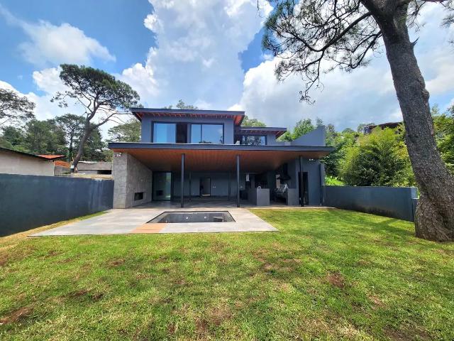 Casa en venta en Valle De Bravo, Estado de México