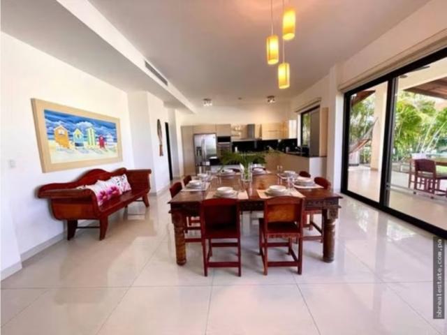 Venta de Lujosa Casa en Vista Mar, San Carlos, Panam