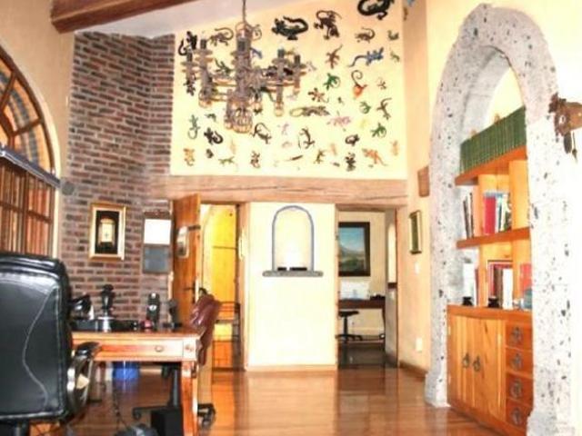 VENTA DE LUJOSA QUINTA UBICADA EN HACIENDA DE VALLE ESCONDIDO