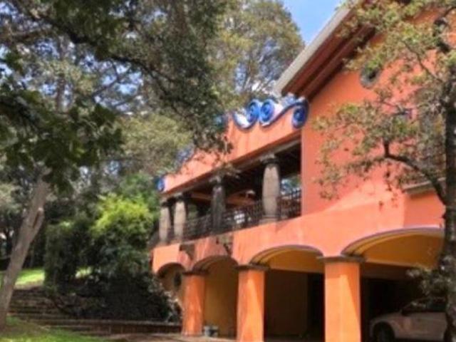 VENTA DE LUJOSA QUINTA UBICADA EN HACIENDA DE VALLE ESCONDIDO