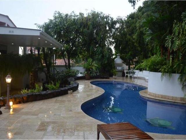 Venta de mansión en la loma, pueblo nuevo