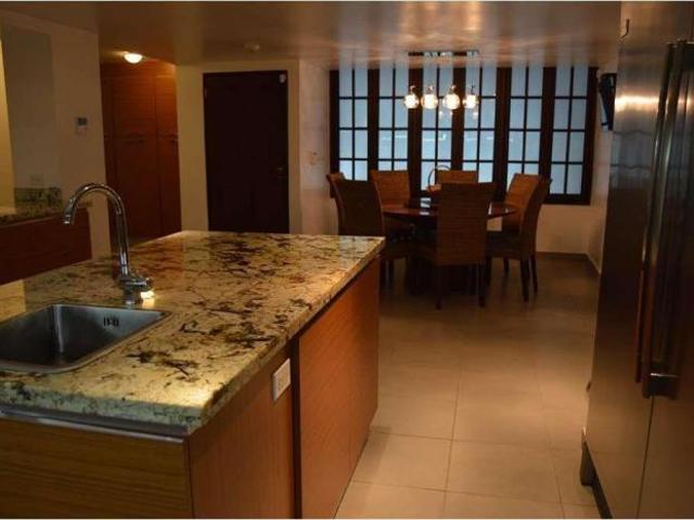 Venta de mansión en la loma, pueblo nuevo