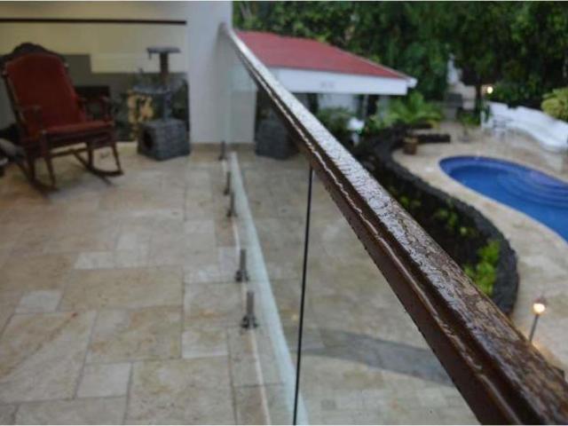 Venta de mansión en la loma, pueblo nuevo