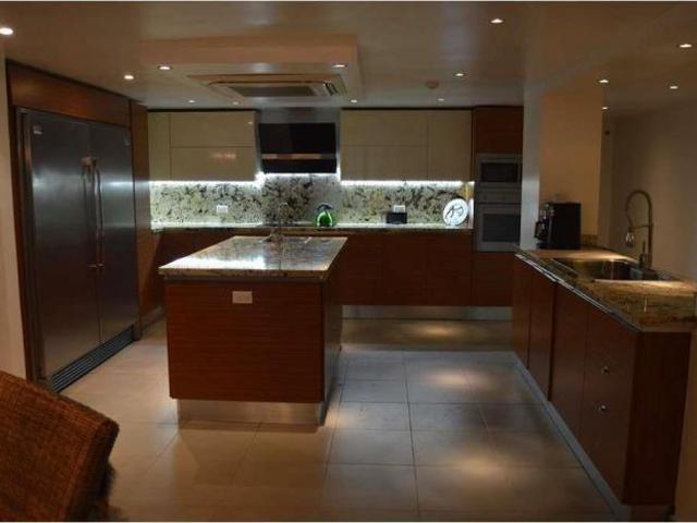 Venta de mansión en la loma, pueblo nuevo