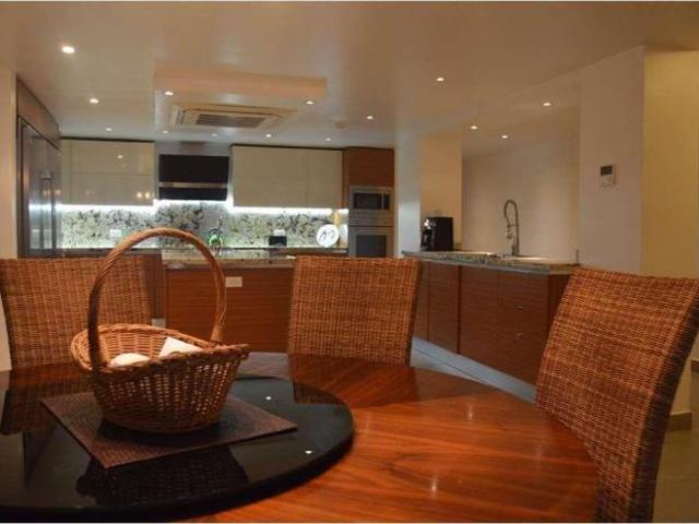 Venta de mansión en la loma, pueblo nuevo