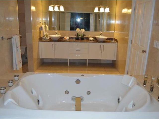 Venta de mansión en la loma, pueblo nuevo