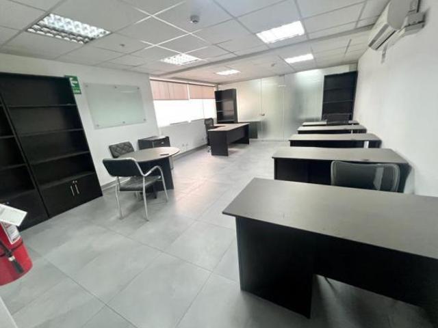 VENTA DE MODERNA OFICINA IMPLEMENTADA EN EDIFICIO CORPORATIVO MIRAFLORES