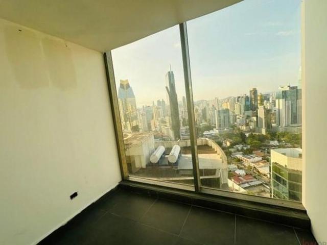 Venta de oficina reposeída en avenida balboa, panamá
