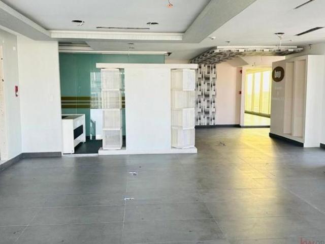 Venta de oficina reposeída en avenida balboa, panamá