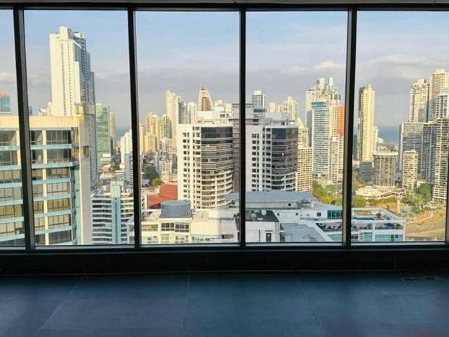Venta de oficina reposeída en avenida balboa, panamá