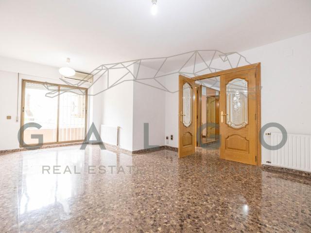 Piso en venta en Valencia, Campanar