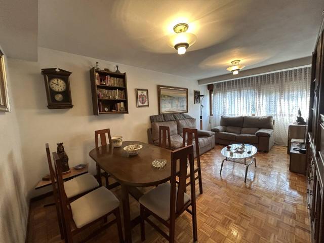 Piso en venta en Montenuño, Oviedo