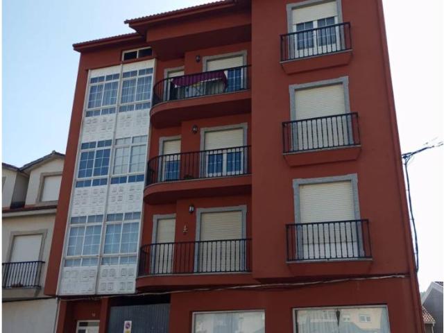 Piso en venta en Outes, Noia