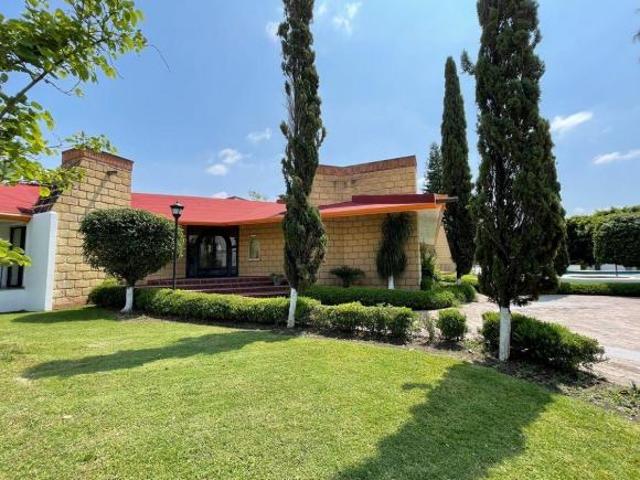VENTA DE QUINTA CON 8897 MTS DE TERRENO EN OAXTEPEC MORELOS