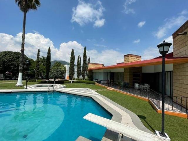 VENTA DE QUINTA CON 8897 MTS DE TERRENO EN OAXTEPEC MORELOS