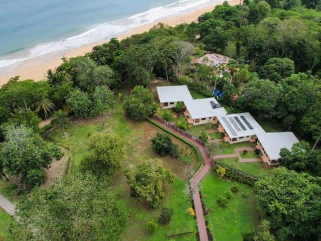 Venta de Terreno con Hotel andando en Bocas del Toro, Isla Colón, Playa Bluff, 99,000m2