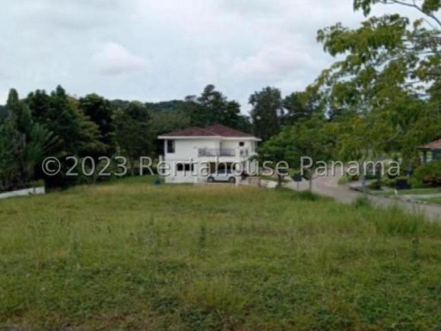 Venta de Terreno de 891 m2 en Club de Golf, Brisas del Golf 24 8027GG