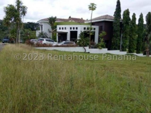 Venta de Terreno de 891 m2 en Club de Golf, Brisas del Golf 24 8027GG