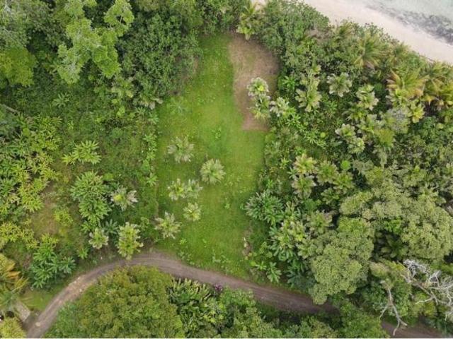 Venta de terreno frente al mar en bocas del toro con servicios y casa club de 2299 m2