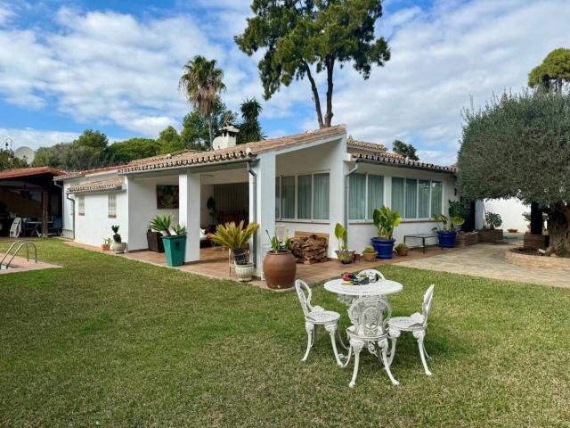 Chalet en venta en Atalaya, Costa del Sol Occidental