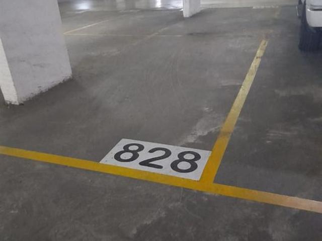 Estacionamiento en venta en Villa La Arboleda, Santiago
